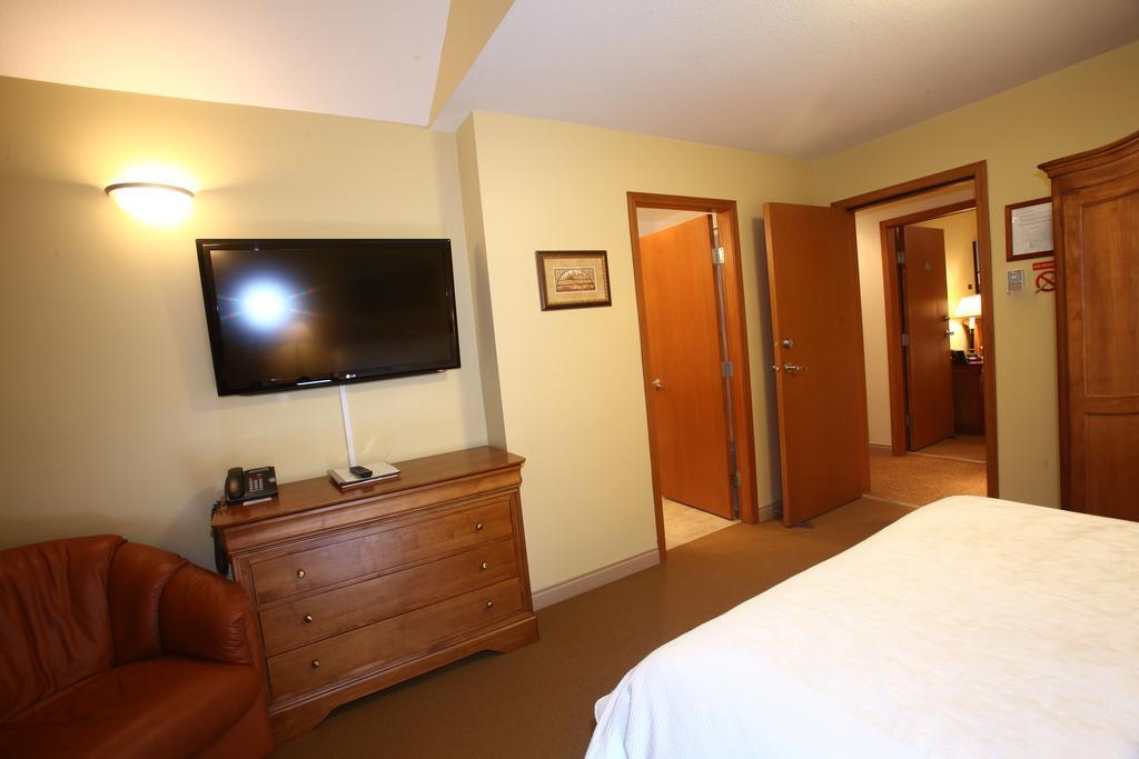 Vila Whistler Alpine Chalet Retreat & Wellness Pokoj fotografie