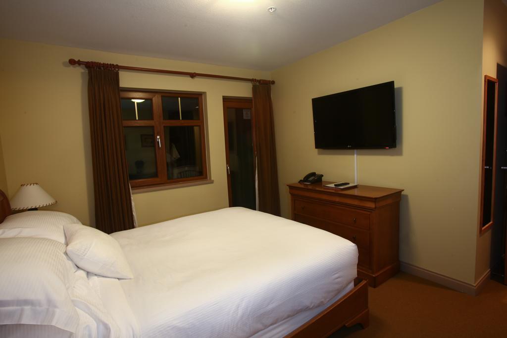 Vila Whistler Alpine Chalet Retreat & Wellness Pokoj fotografie