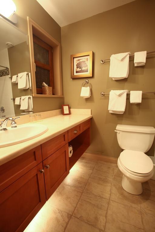 Vila Whistler Alpine Chalet Retreat & Wellness Pokoj fotografie