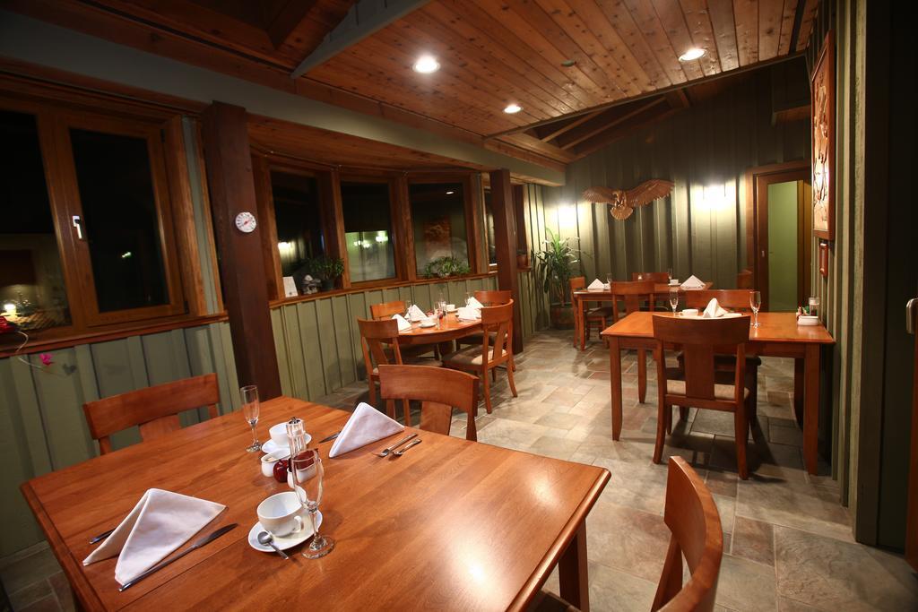 Vila Whistler Alpine Chalet Retreat & Wellness Pokoj fotografie