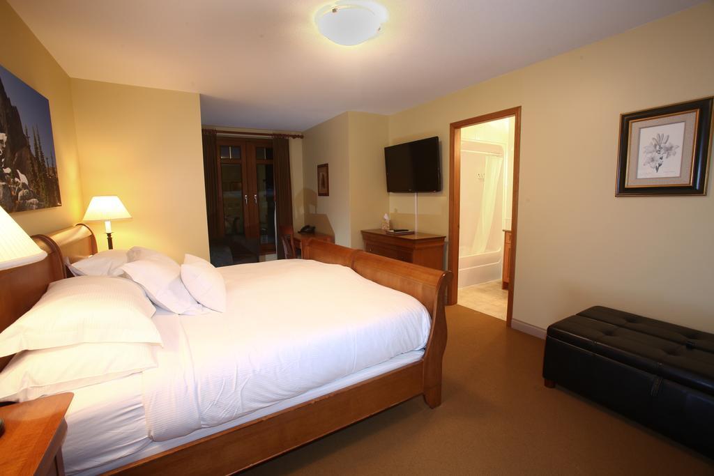 Vila Whistler Alpine Chalet Retreat & Wellness Pokoj fotografie