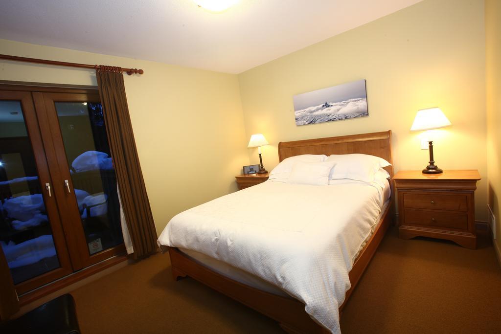 Vila Whistler Alpine Chalet Retreat & Wellness Pokoj fotografie