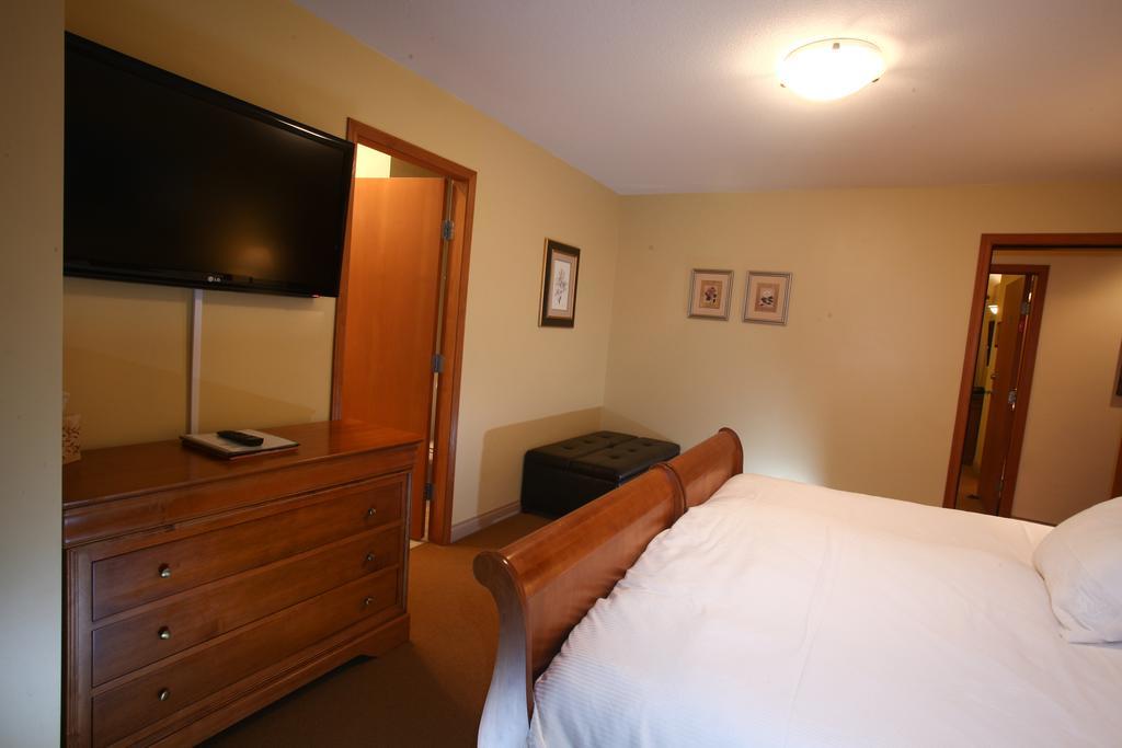 Vila Whistler Alpine Chalet Retreat & Wellness Pokoj fotografie
