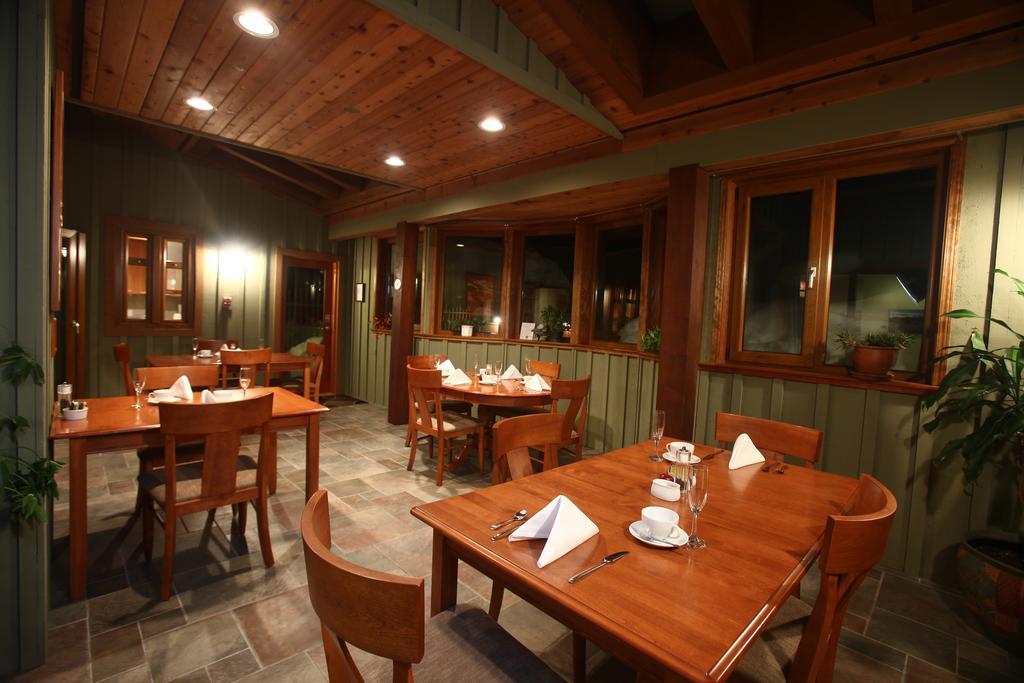 Vila Whistler Alpine Chalet Retreat & Wellness Pokoj fotografie